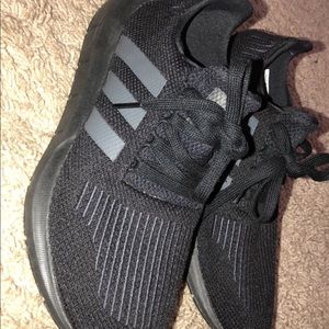 Women’s Adidas tennis shoes